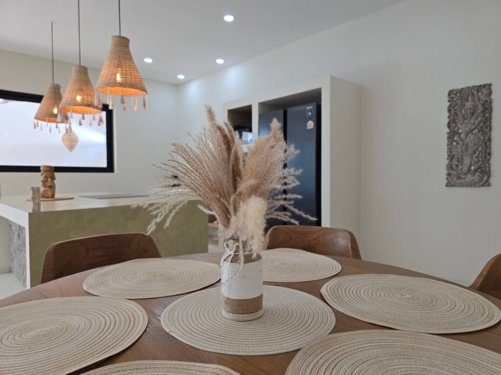 Meal decorated with feather dusters in a luxury villa