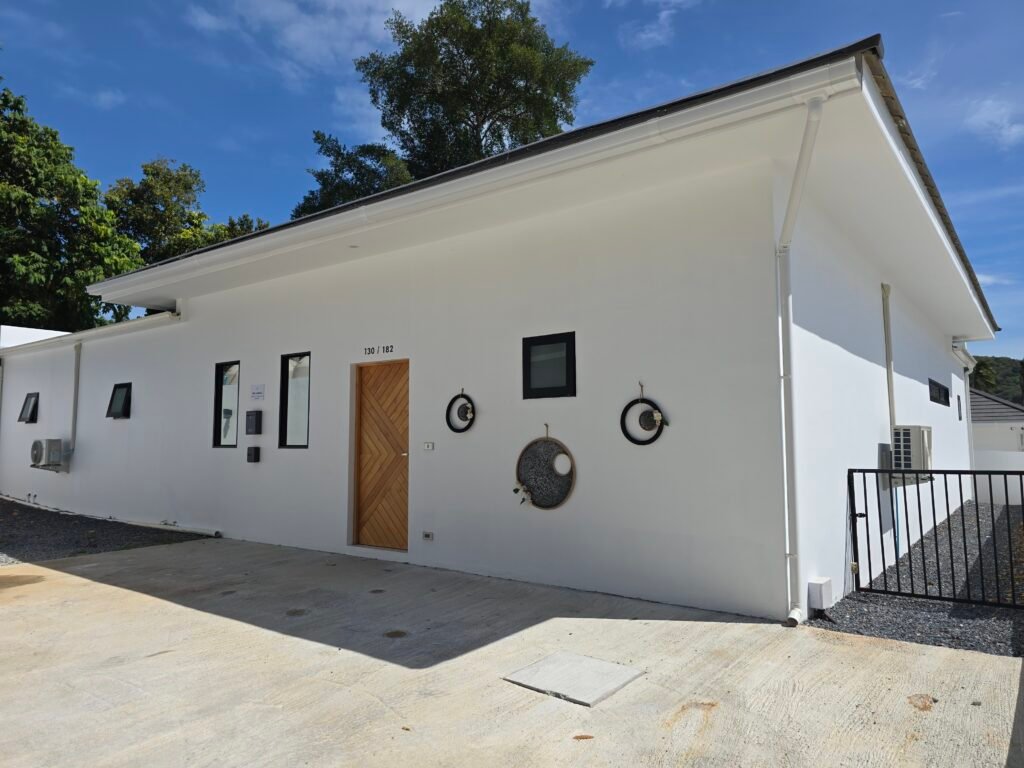 Exterior view with front door of luxury villa Koh Samui