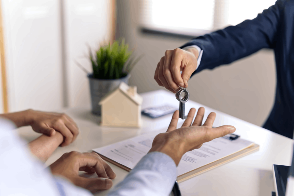Handing over the keys after real estate investment INVESTOR 'S GUIDE TO KOH SAMUI